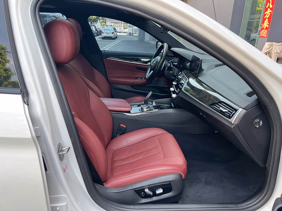 BMW 5 Series 2019 — фото 15