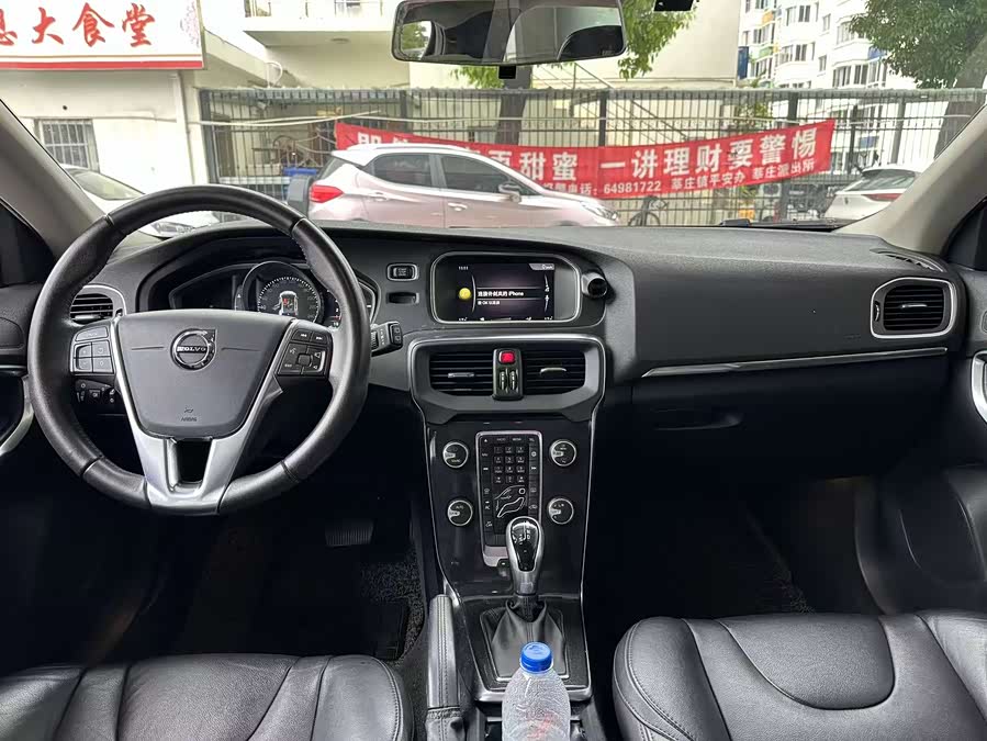 Volvo V40 2017