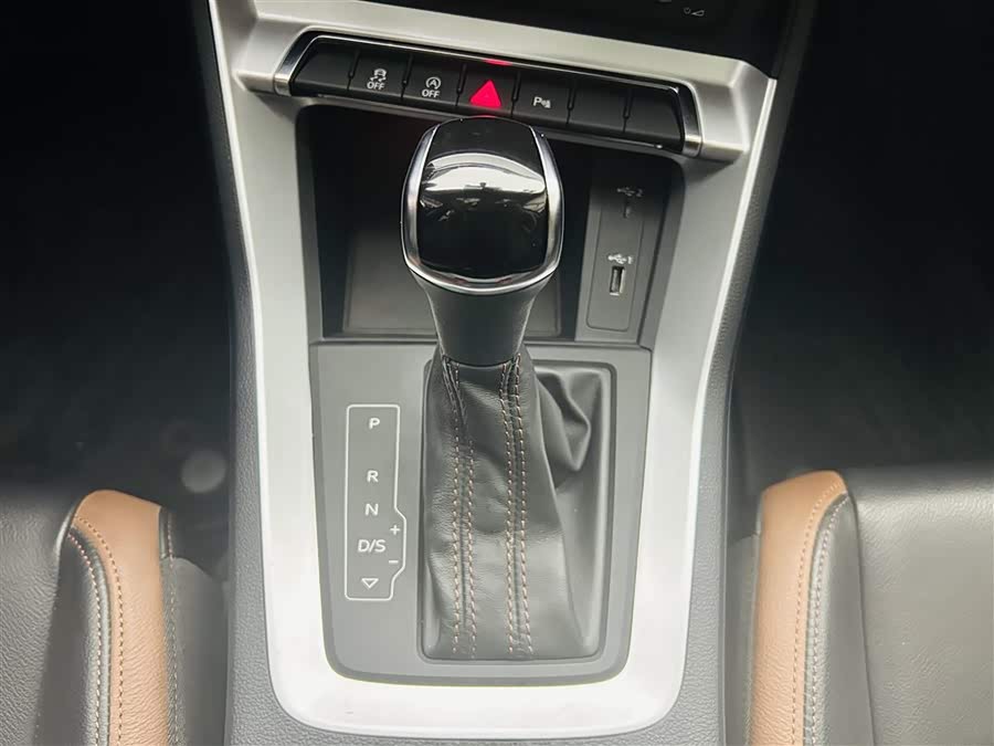 Audi Q3 2019 — фото 16