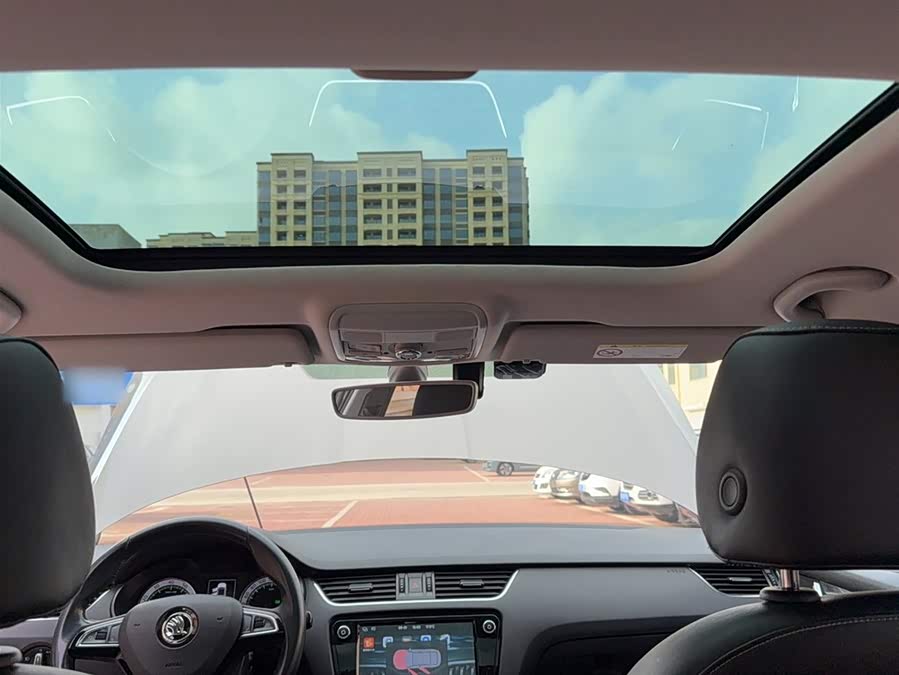 Skoda Octavia 2018 — фото 15