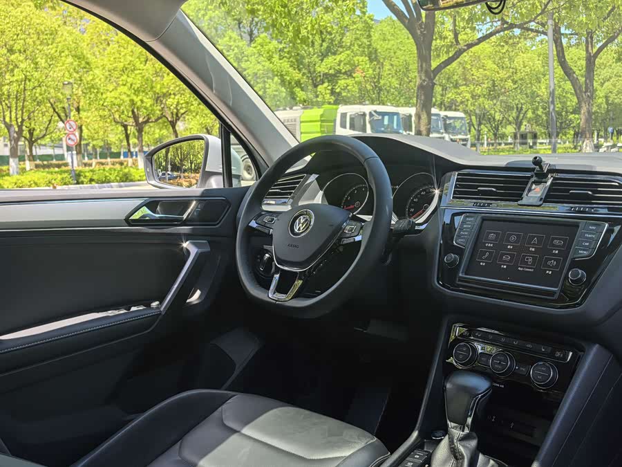 Volkswagen Tiguan L 2017 — фото 15