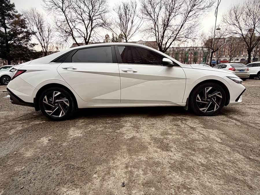 Hyundai Elantra 2023