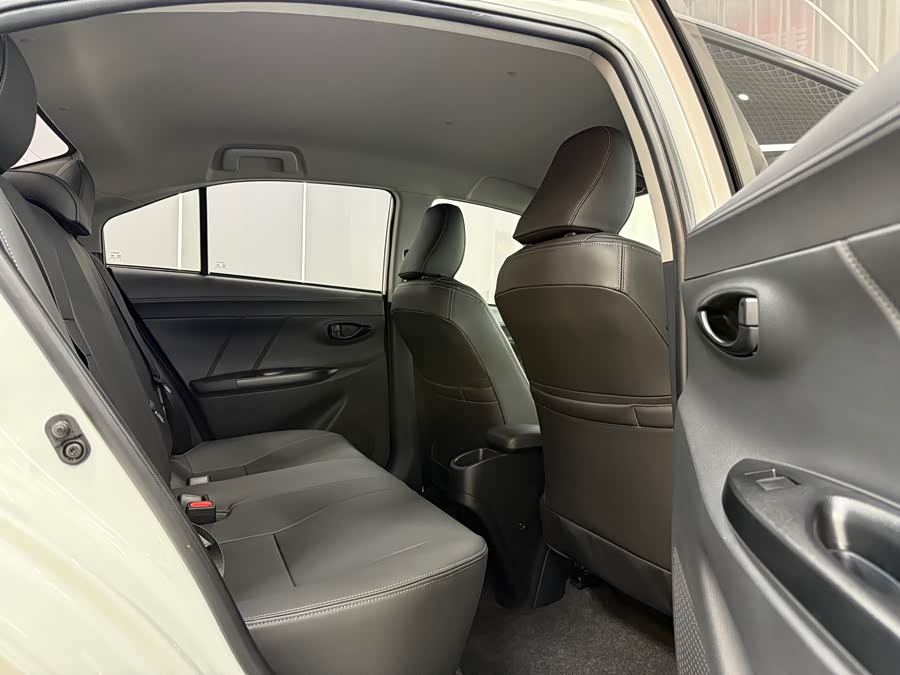 Toyota Yaris L 2022