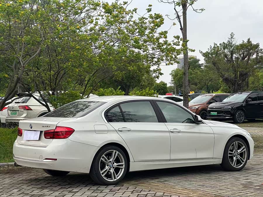 BMW 3 Series 2017 — фото 11