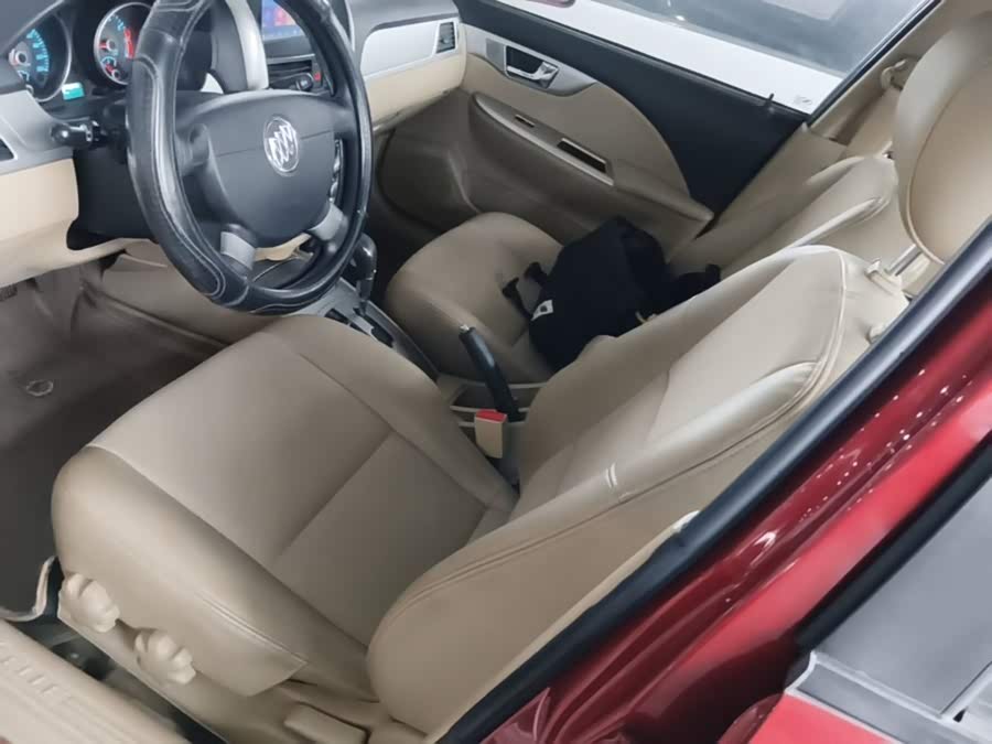 Buick Excelle 2013 — фото 15