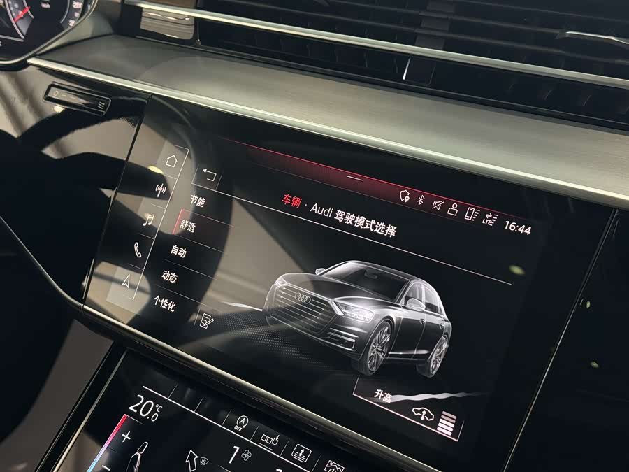 Audi A8 2018 — фото 18