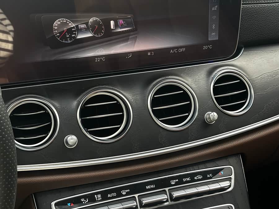 Mercedes-Benz E-Class 2018 — фото 14