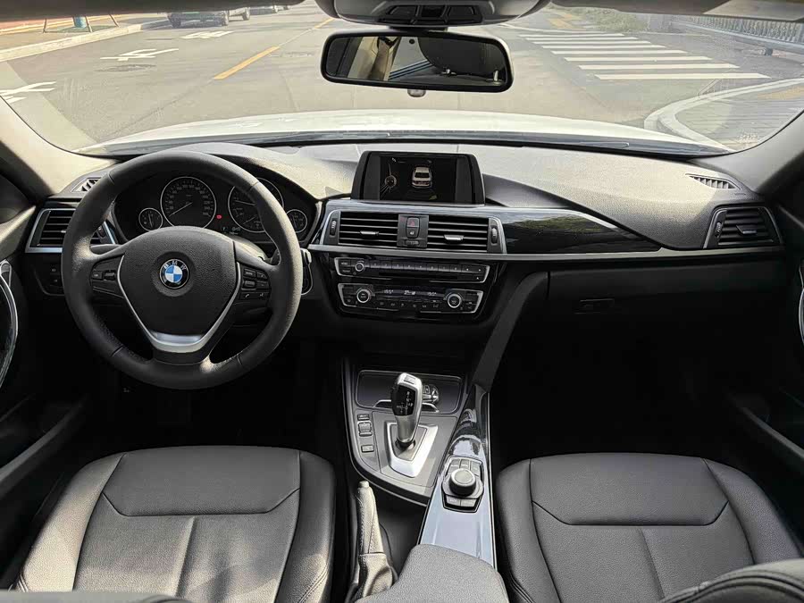 BMW 3 Series 2017 — фото 9