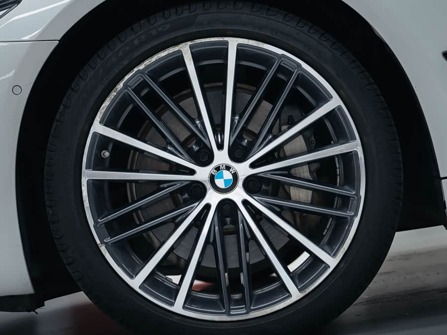 BMW 5 Series 2020 — фото 24