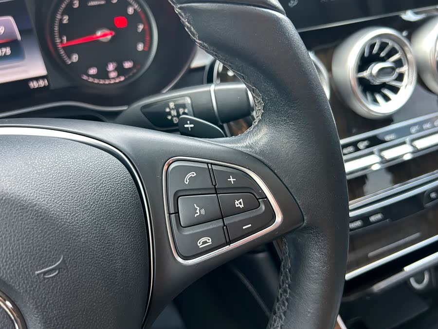 Mercedes-Benz GLC 2018 — фото 22