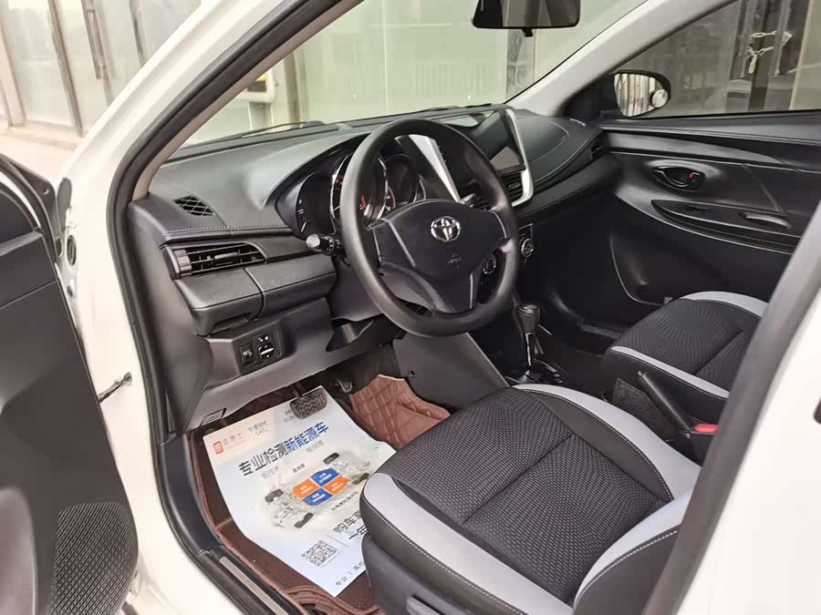 Toyota Yaris L 2021