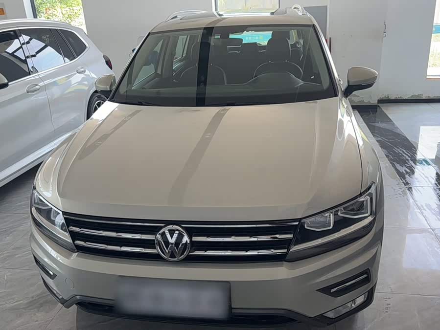 Volkswagen Tiguan L 2018 — фото 10
