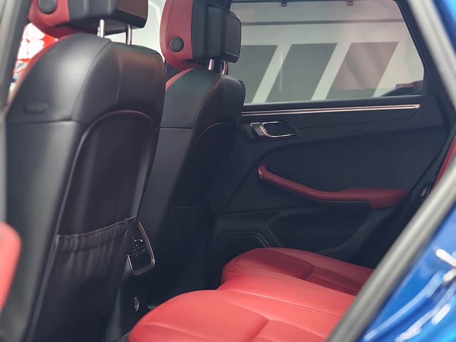 Porsche Macan 2017 — фото 9