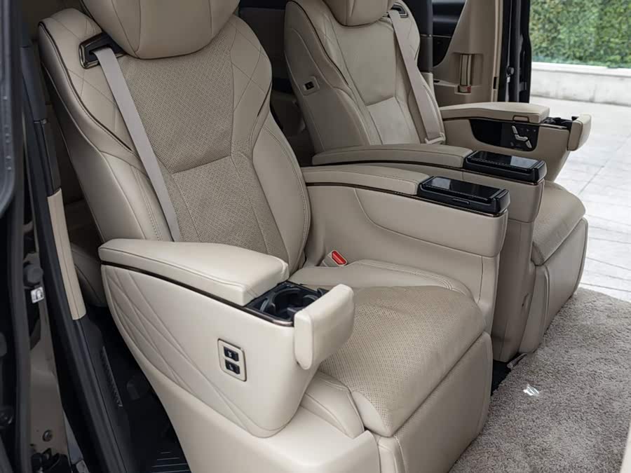 Toyota Alphard 2024 — фото 18