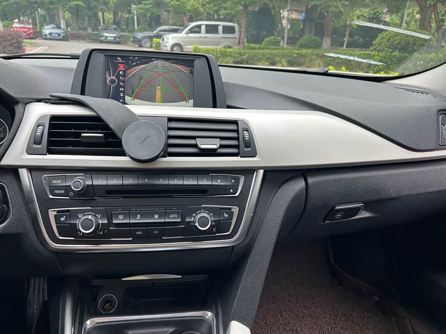 BMW 3 Series 2015 — фото 18