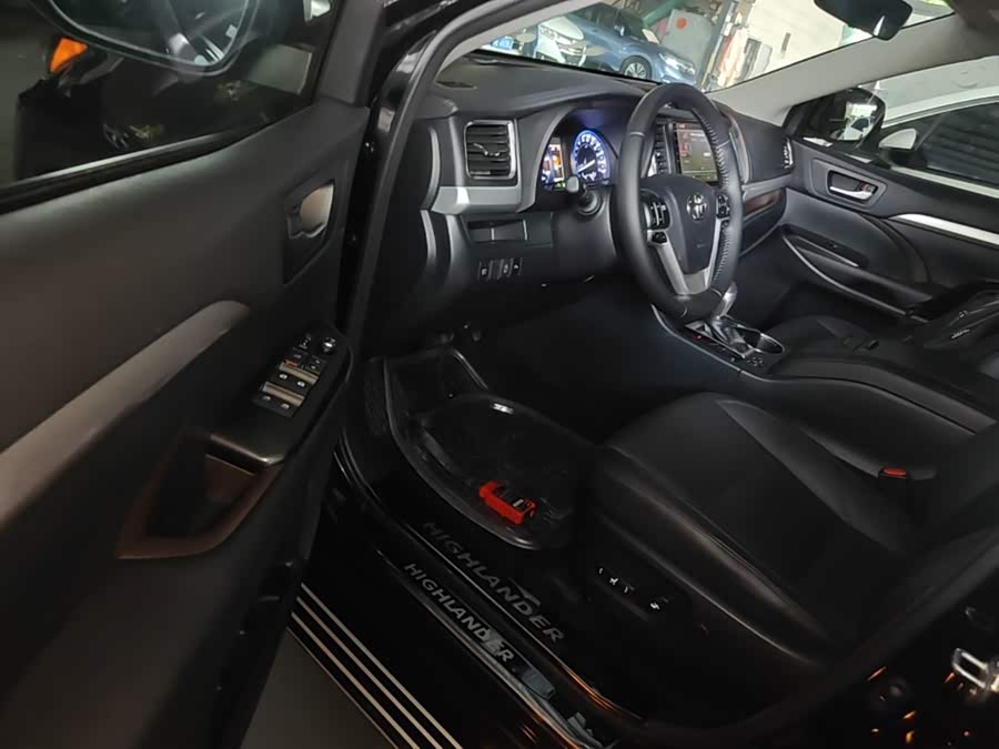 Toyota Highlander 2018 — фото 16