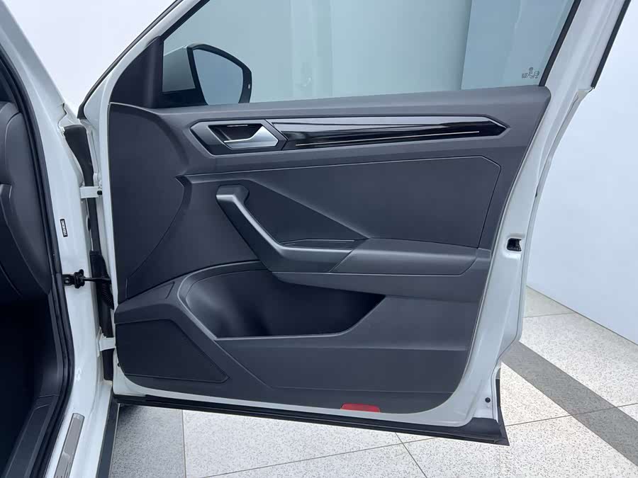 Volkswagen T-Roc 2021 — фото 13