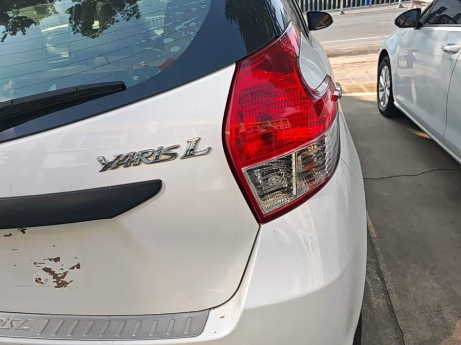 Toyota Yaris L 2014 — фото 8
