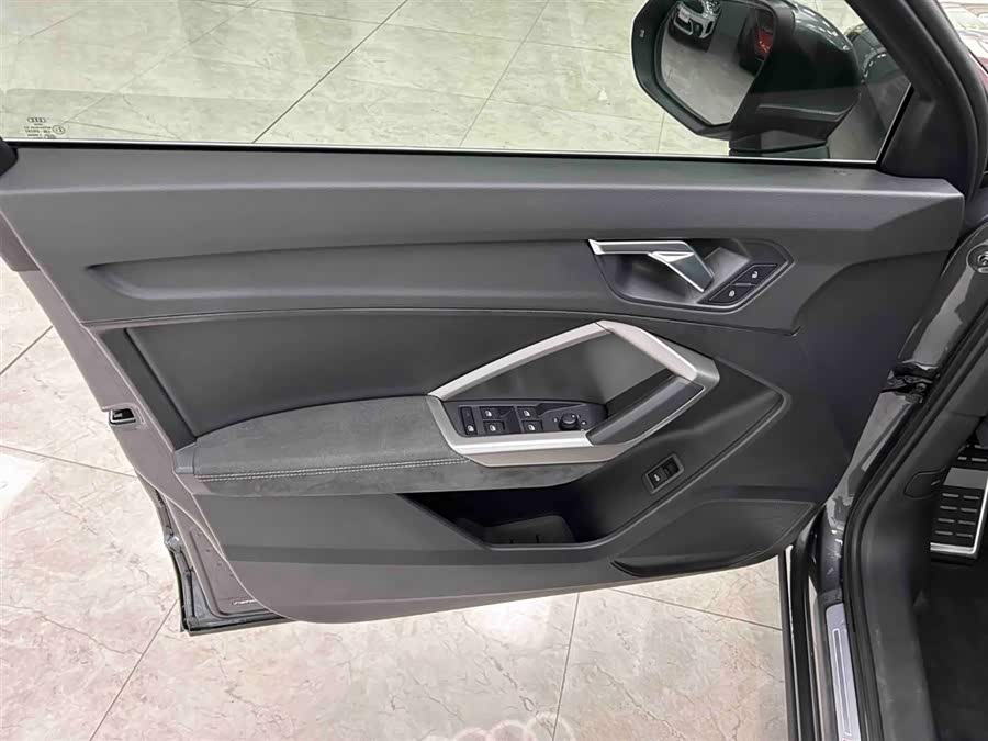 Audi Q3 2023 — фото 10