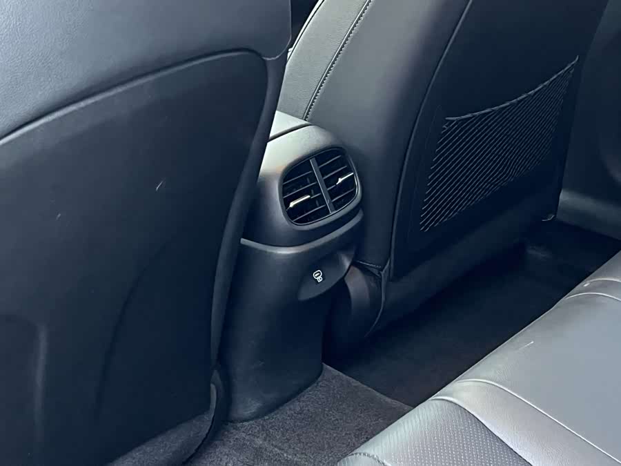 Hyundai Elantra 2023 — фото 18