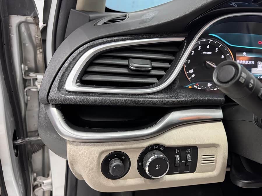 Buick Excelle 2015 — фото 14