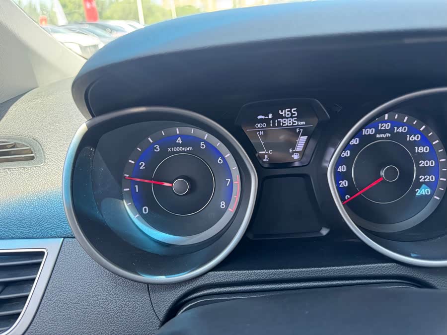 Hyundai Elantra 2012