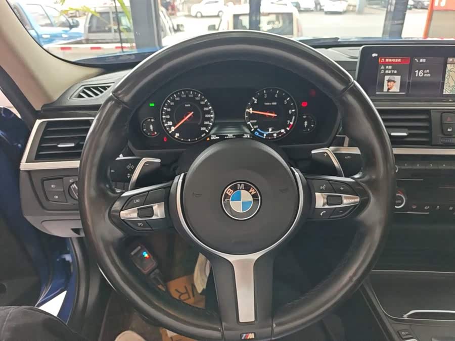 BMW 3 Series 2018 — фото 11