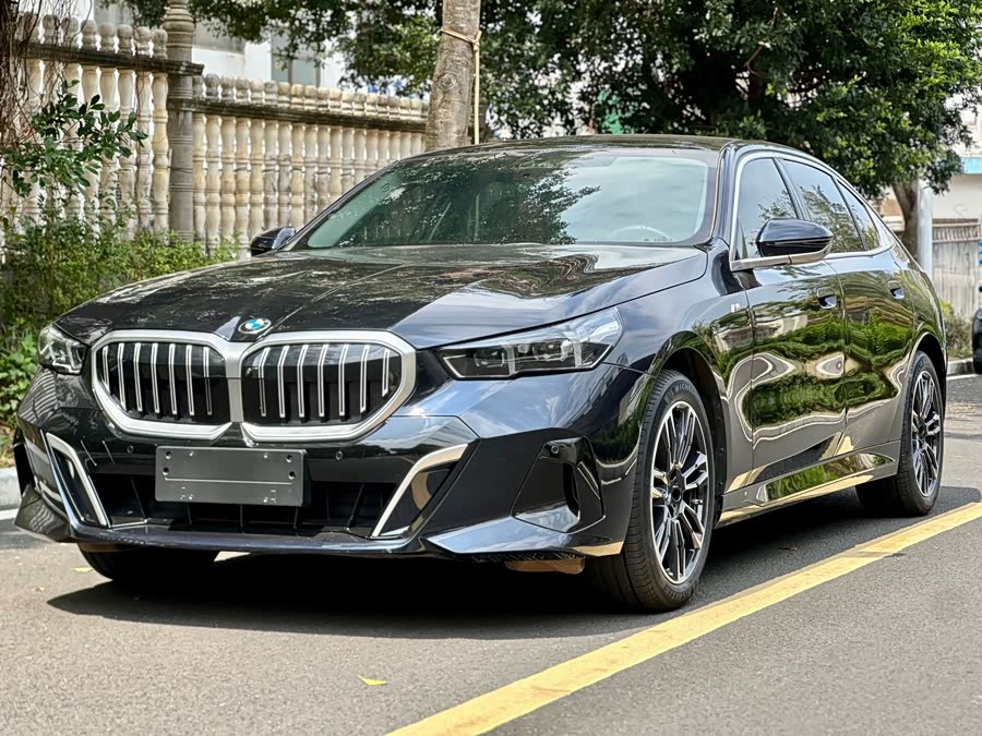 BMW 5 Series 2025