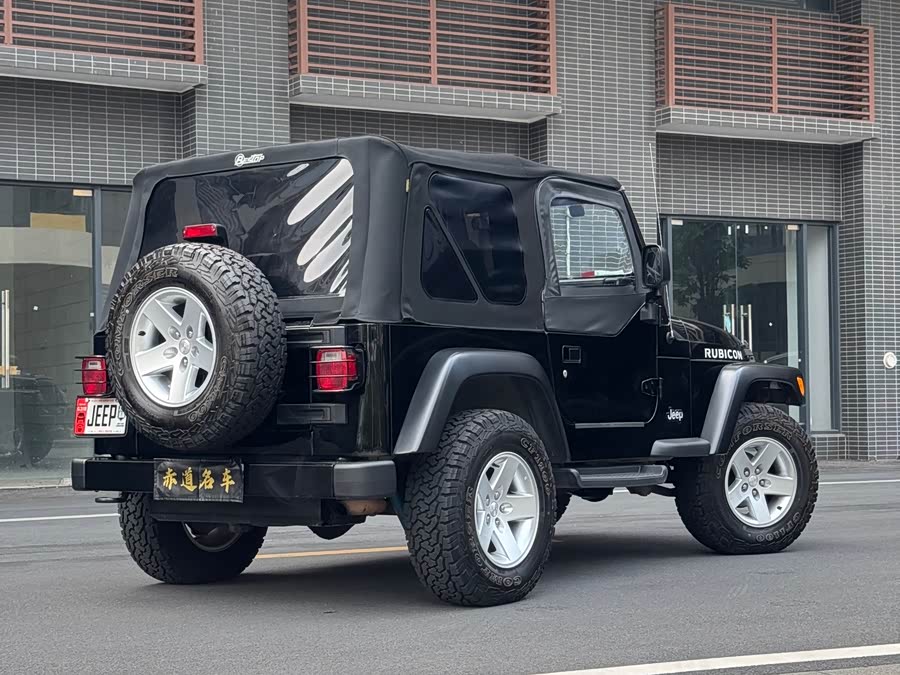 Jeep Wrangler 2005 — фото 8