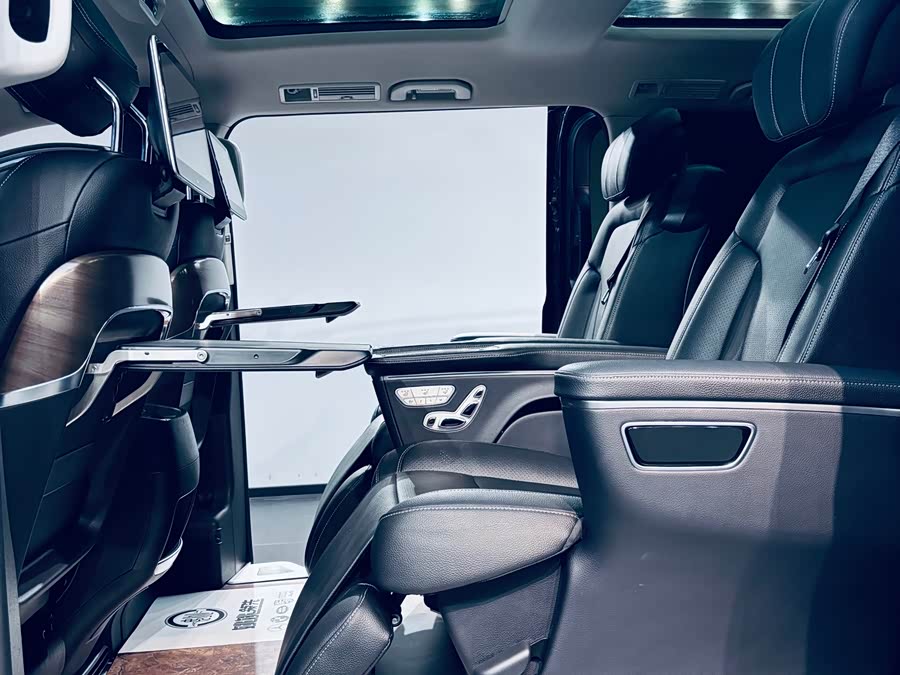 Mercedes-Benz V-Class 2022 — фото 11