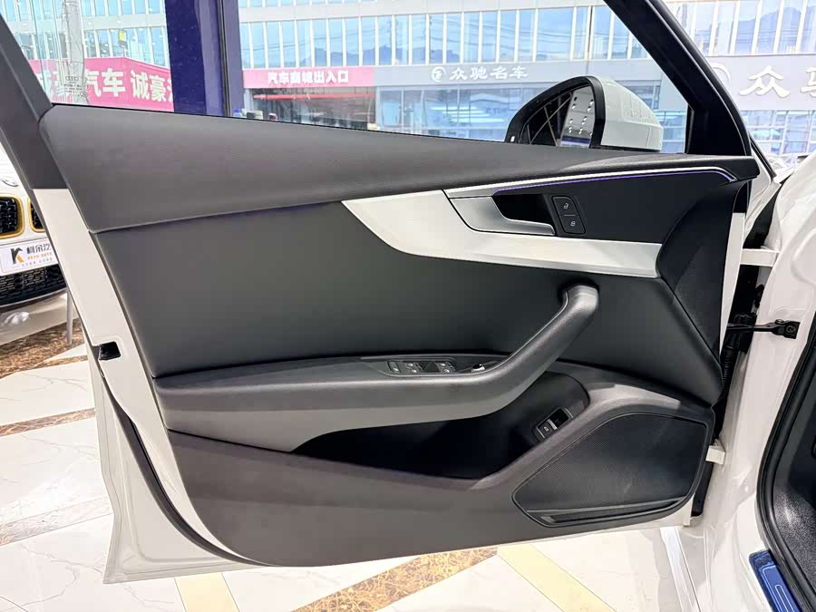 Audi A4L 2020