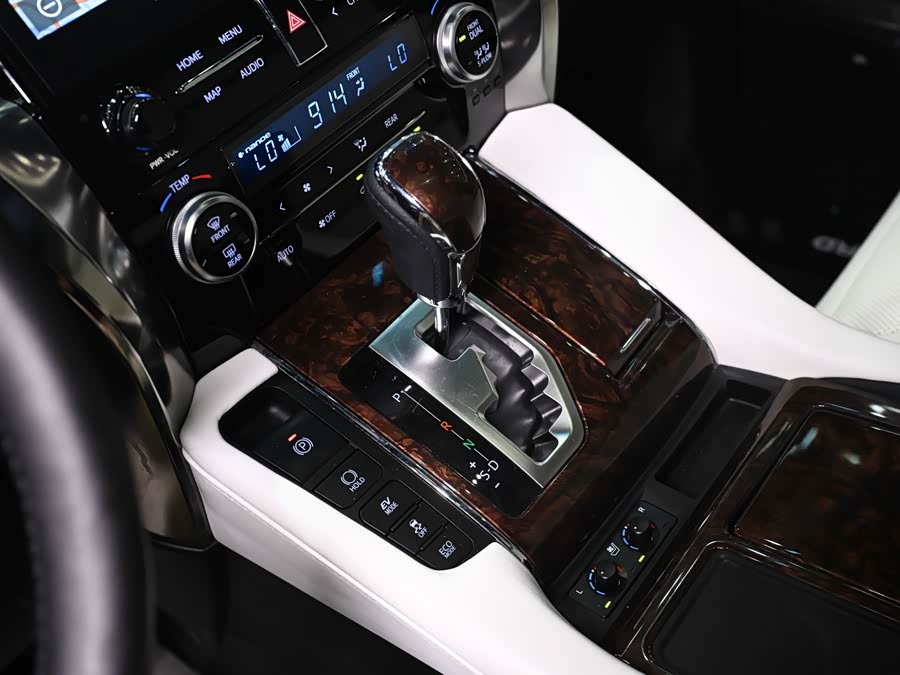 Toyota Alphard 2020 — фото 14