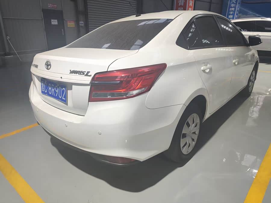 Toyota Yaris L 2022