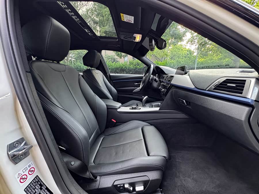 BMW 3 Series 2018 — фото 17
