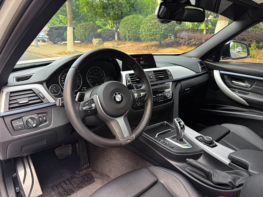 BMW 3 Series 2018 — фото 9