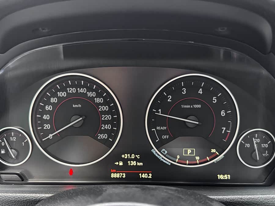 BMW 3 Series 2018 — фото 11