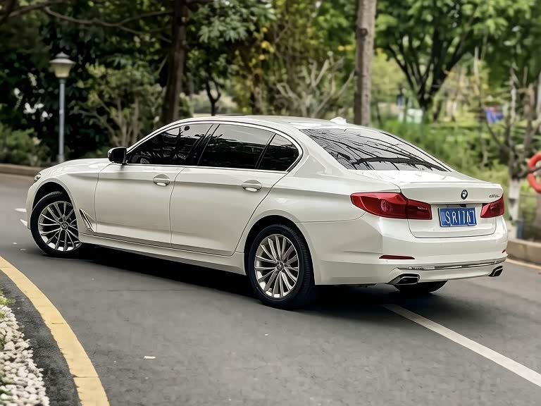 BMW 5 Series 2019 — фото 27
