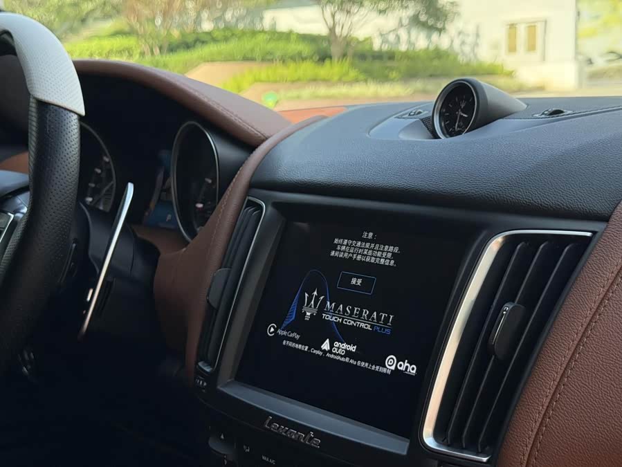 Maserati Levante 2016 — фото 16