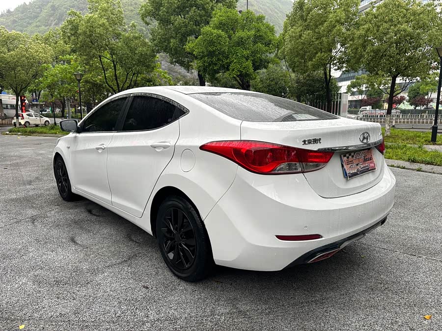 Hyundai Elantra 2015