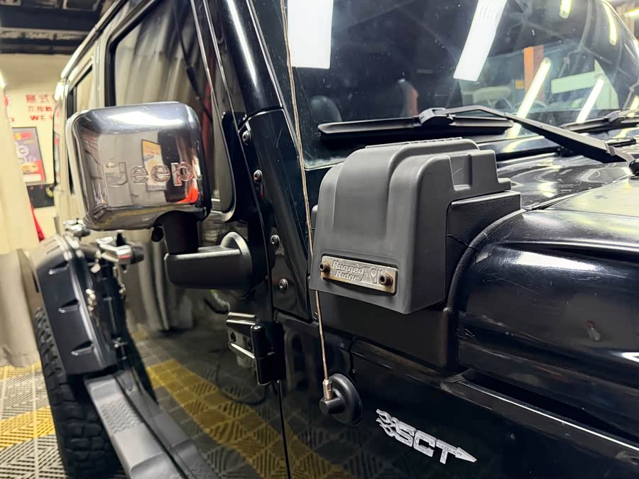 Jeep Wrangler 2012 — фото 38