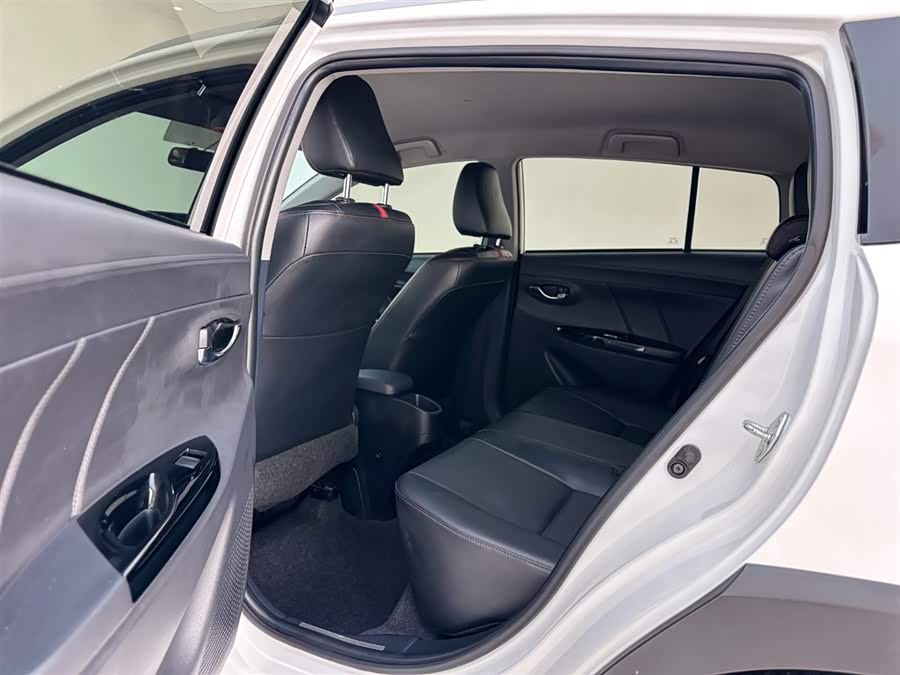 Toyota Yaris L 2022 — фото 14