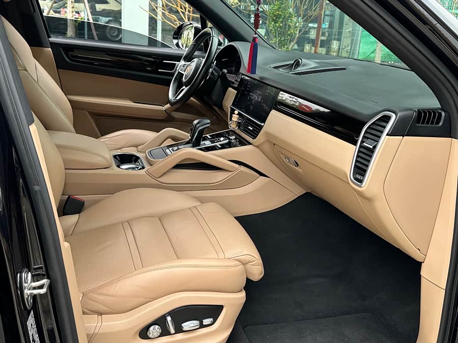 Porsche Cayenne 2019 — фото 11