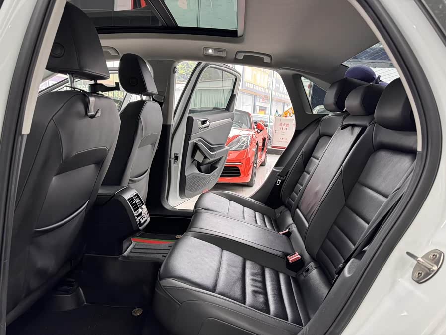 Volkswagen Sagitar 2019
