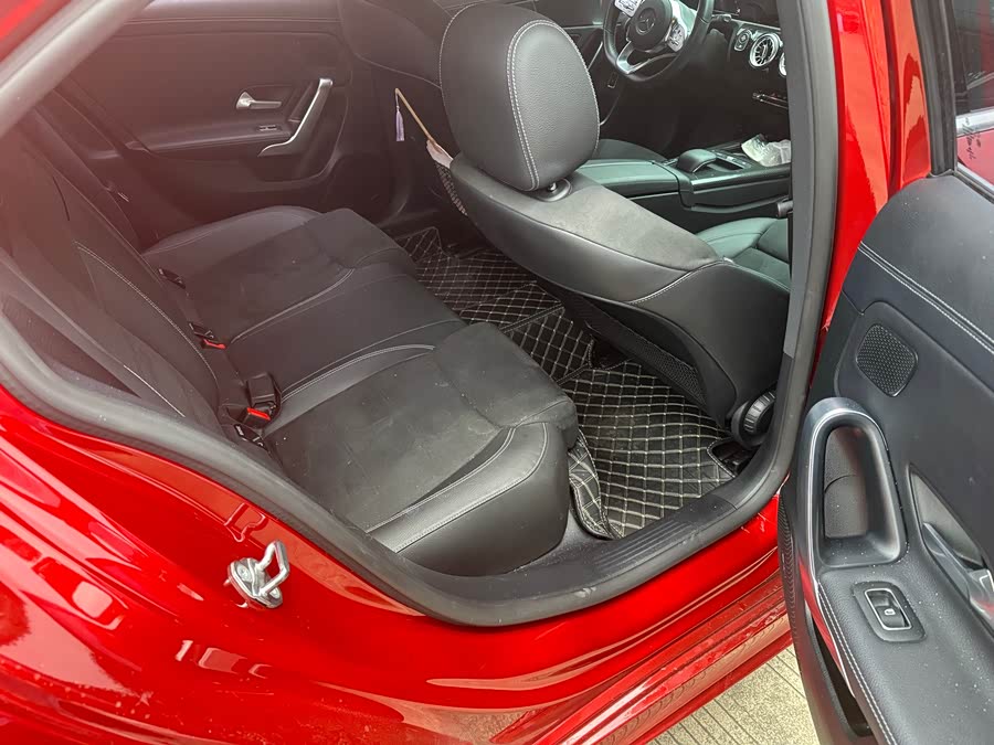 Mercedes-Benz A-Class 2019 — фото 10
