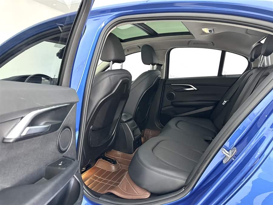 BMW 1 Series 2017 — фото 14