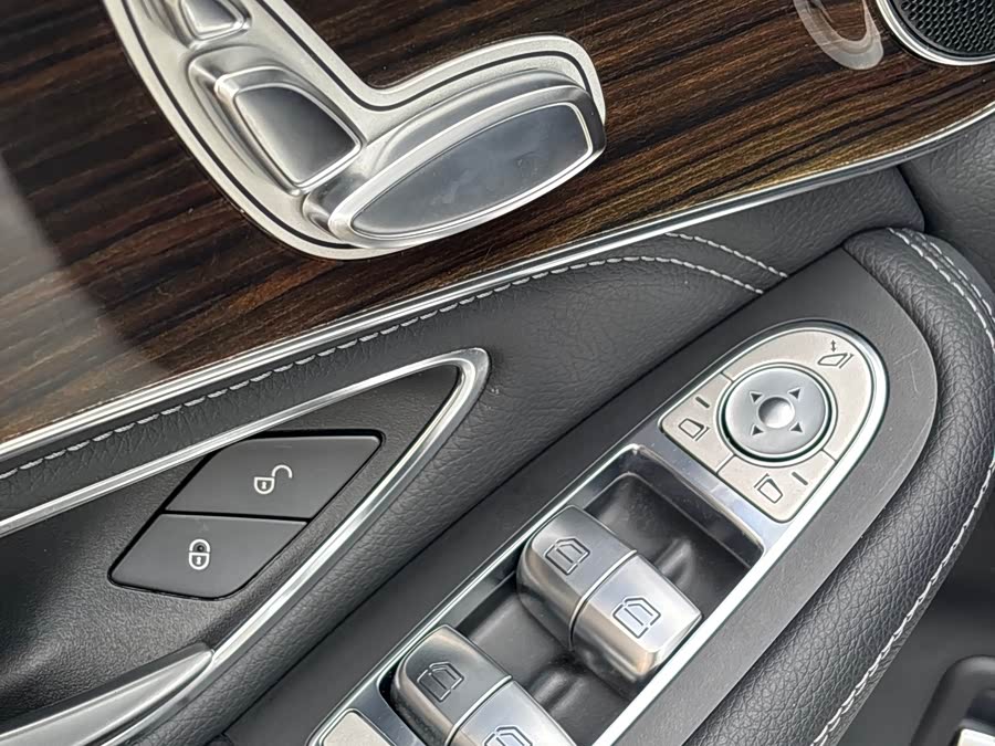 Mercedes-Benz GLC 2017 — фото 12