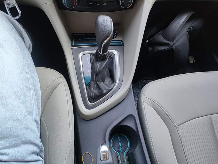 Buick Excelle 2015 — фото 14