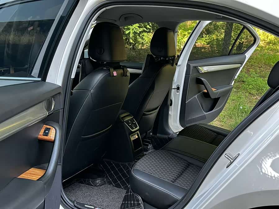 Skoda Octavia 2019 — фото 9