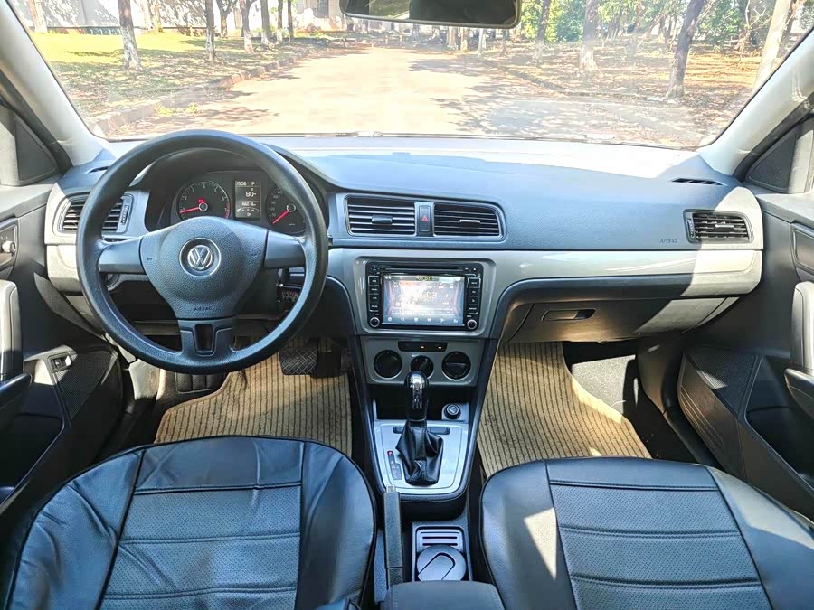 Volkswagen Lavida 2013