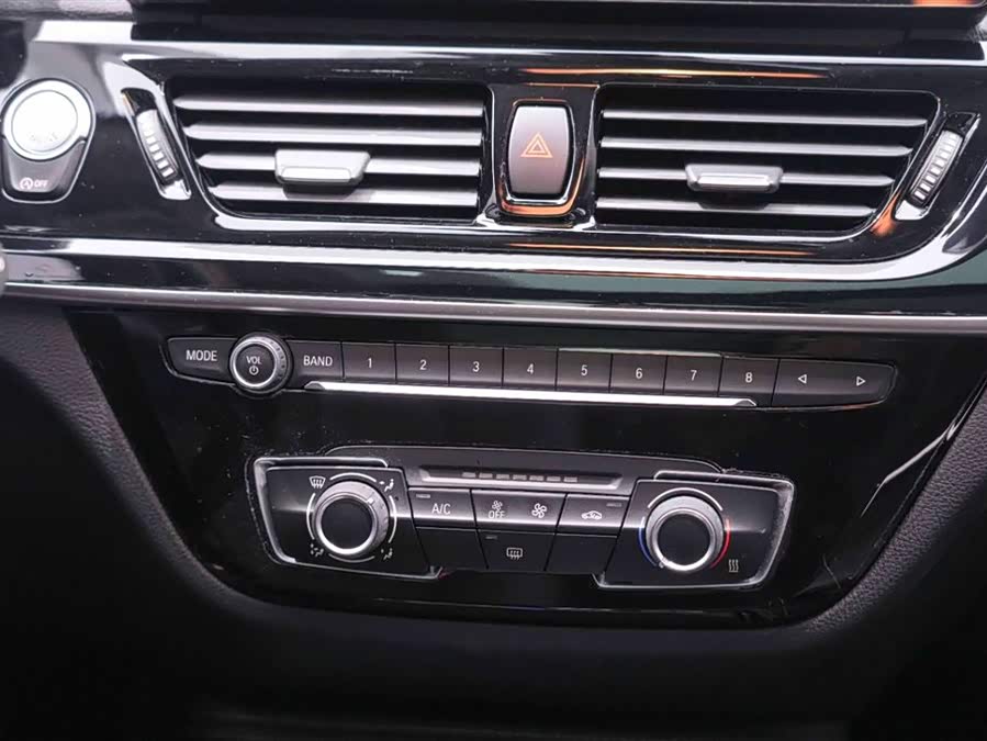 BMW 1 Series 2022 — фото 15